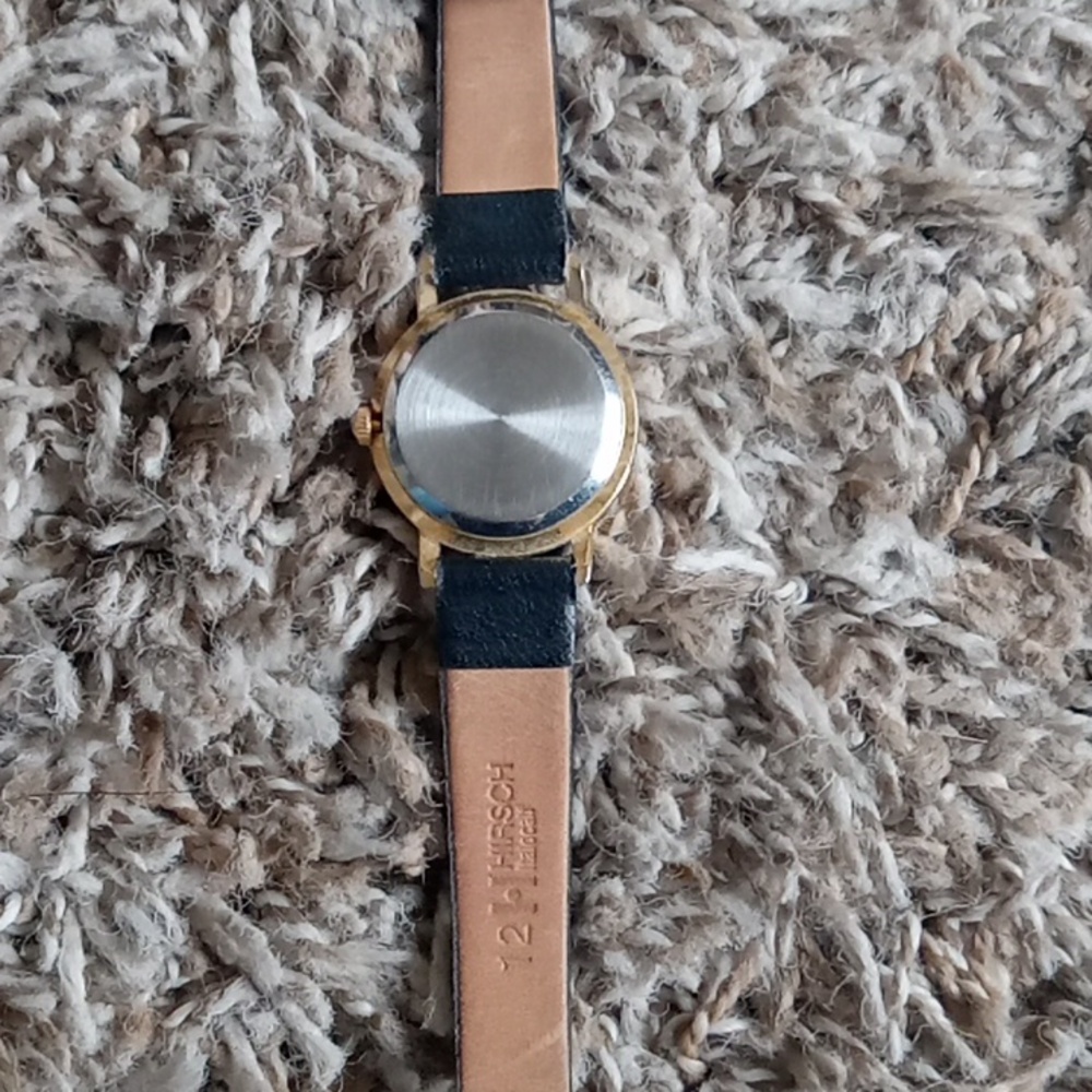 Gorgeous GUCCI Vintage black leather band watch. - Picture 7 of 8